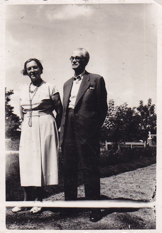 Su žmona Emilija Kvedaraite-Mykolaitiene. Vilnius, 1955m. MLLM 121422