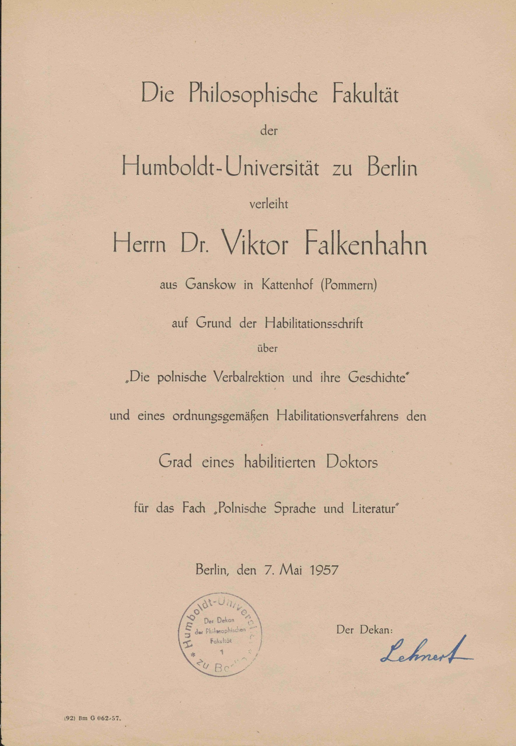 Humboldtų universiteto Filosofijos fakulteto dokumentas dėl habilituoto daktaro laipsnio suteikimo V. Falkenhanui už lenkų kalbos veiksmažodžio tyrinėjimą. Berlynas, 1957 m. gegužės 7 d. MLLM P26428