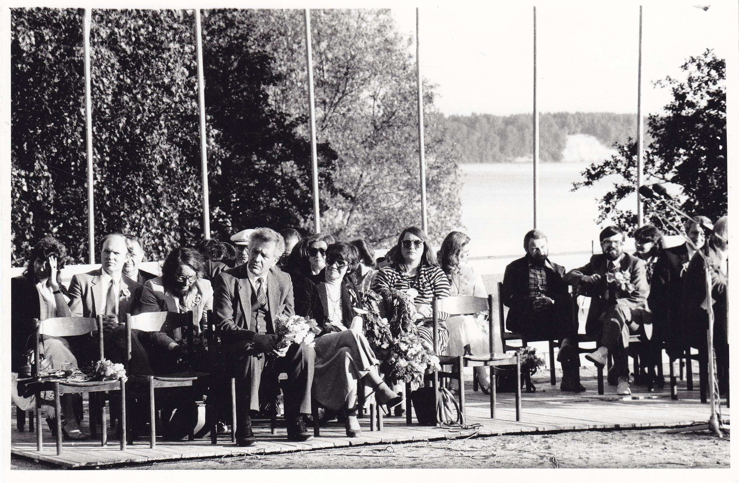 Poezijos pavasaris: S. Lygutaitė-Bucevičienė, V. Sventickas, S. Geda, A. Maldonis, A. Puišytė, V. Jasukaitytė, D. Kajokas, V. Braziūnas, P. Graibus ir kiti. 1986 m. A. Urbano nuotrauka. MLLM GEK 29435