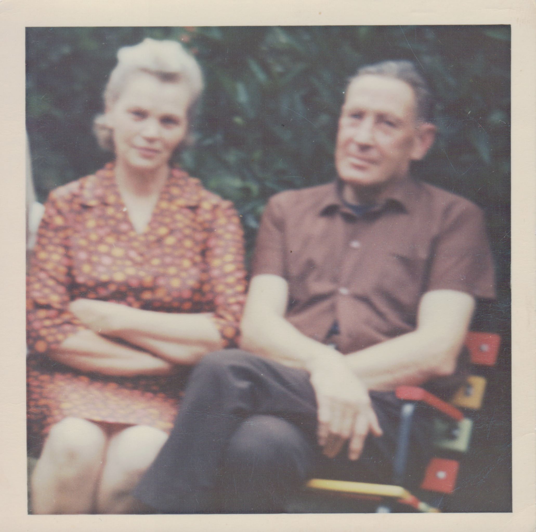 M. M. Mykolaitytė-Slavėnienė su vyru Juozu savo sodelyje. Sydnėjus. 1968 m. MLLM 41516 / F2 18287