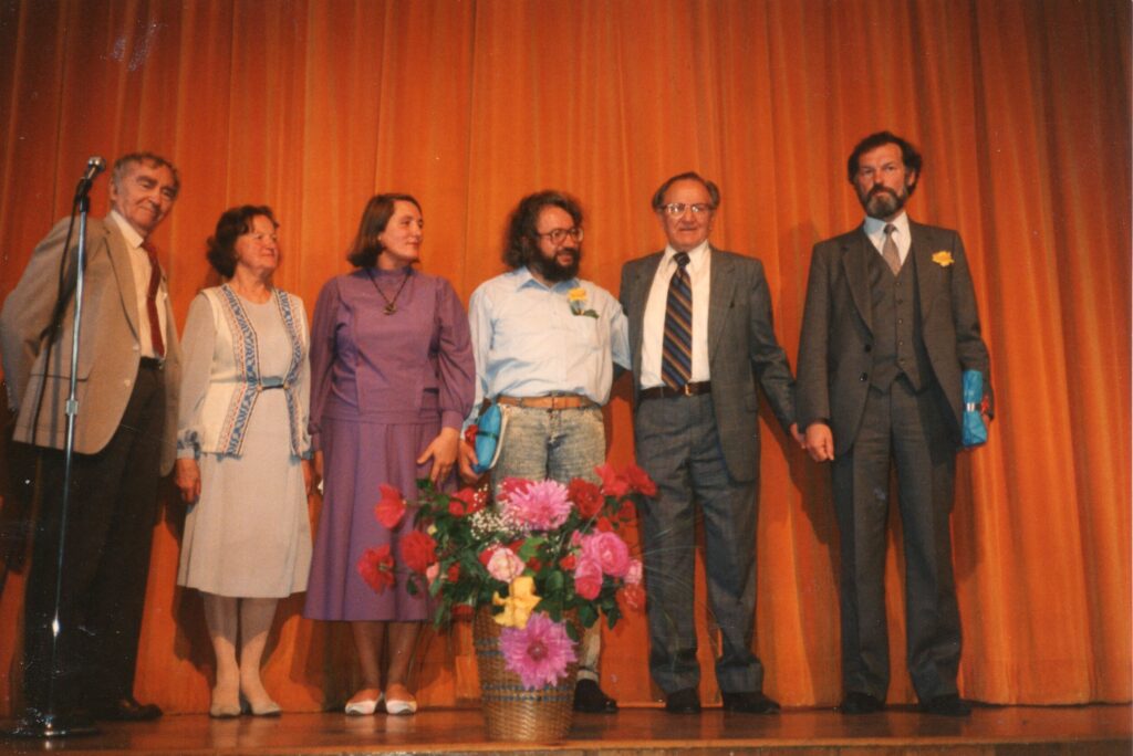 Besilankant JAV. B. Brazdžionis, Alė Rūta, V. Jasukaitytė, S. Geda, J. Kaributas ir R. Adomaitis. Los Andželas, 1988 09 25. MLLM GEK 104201