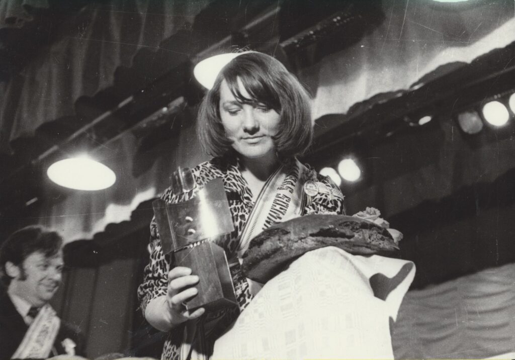 …Už ją autorei buvo įteikta Zigmo Gėlės premija. Naisiai, 1977 m. MLLM GEK 118232