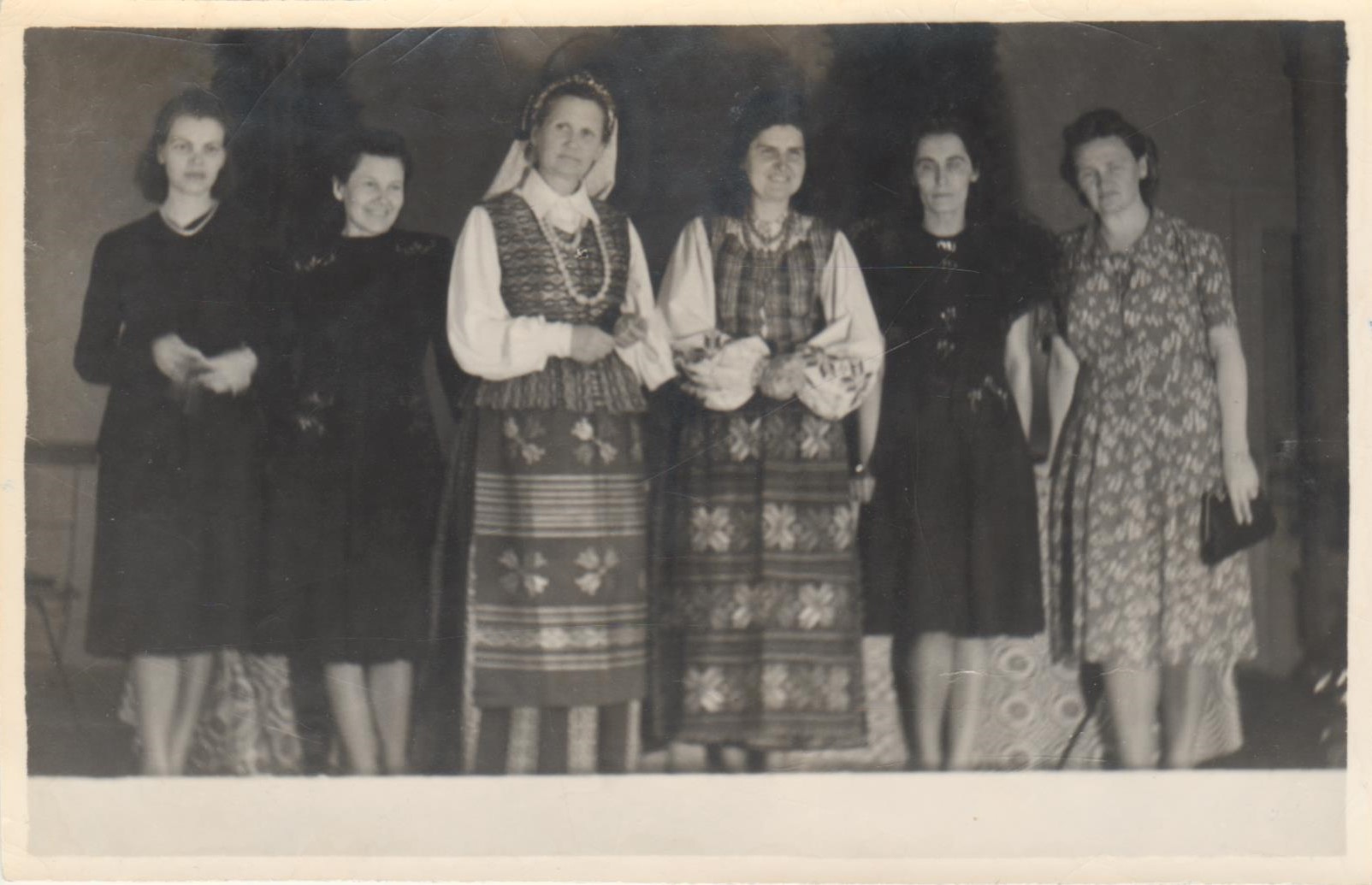 K. Pažėraitė (1-a iš dešinės) su lietuvių moterų rašytojų literatūros vakaro dalyvėmis. Eichstätt, 1948 m. MLLM P 55870