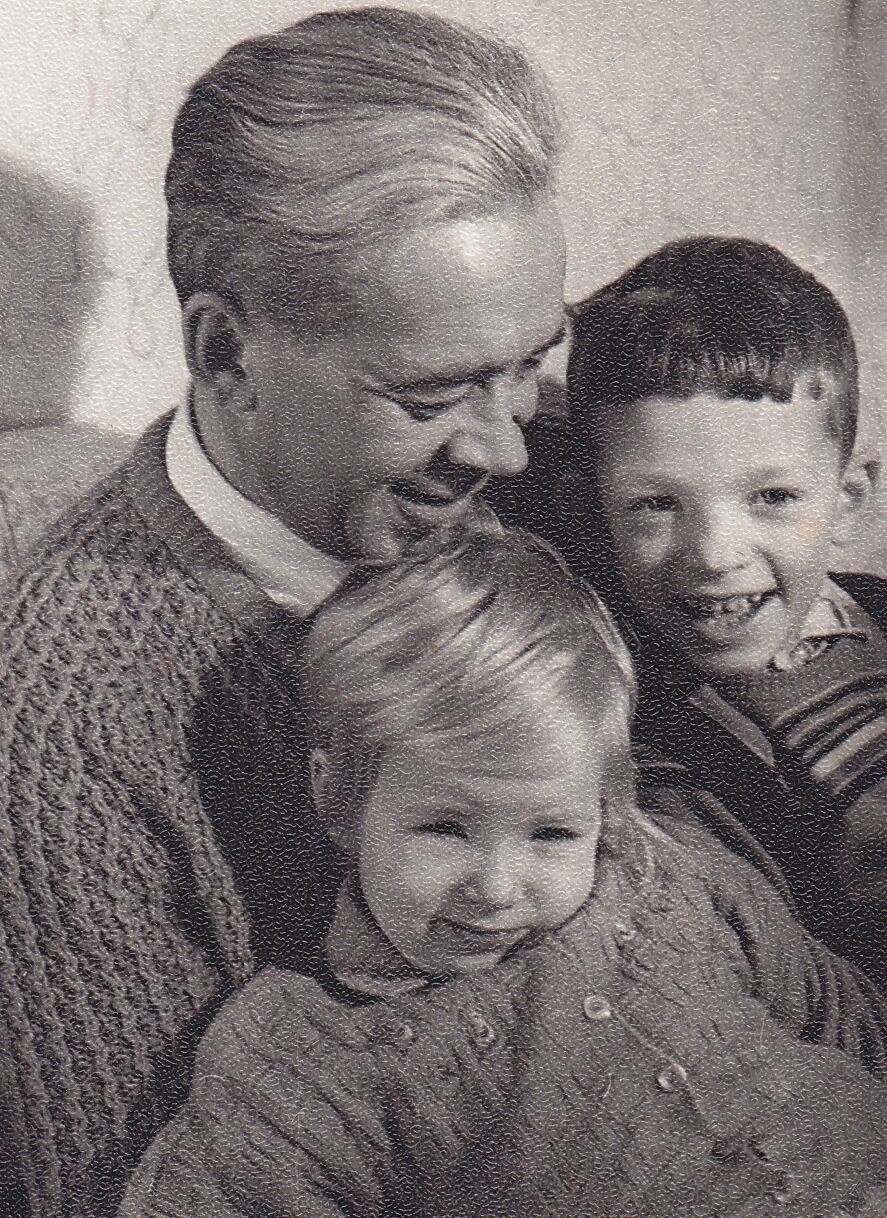A. Jonynas su savo vaikais Salomėja ir Jonu. Vilnius, apie 1968–1969 m. MLLM 26670