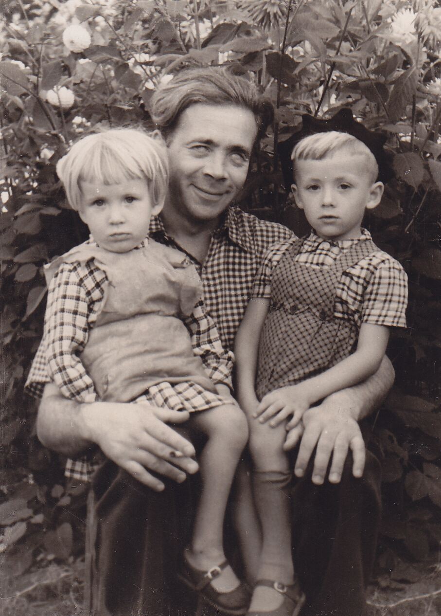 A. Jonynas su sūnumi Antanu A. Jonynu ir dukra Rūta. 1960 m. MLLM 26672