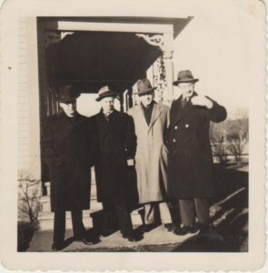 S. Būdavas (1-as iš kairės) su J. Aisčiu, K. Čibiru, A. Vaičiulaičiu. Putnamas, 1951 m. MLLM 52572
