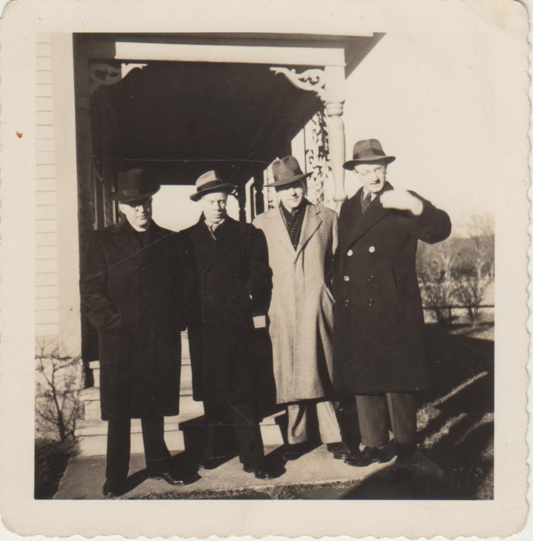 S. Būdavas (1-as iš kairės) su J. Aisčiu, K. Čibiru, A. Vaičiulaičiu. Putnamas, 1951 m.  MLLM 52572
