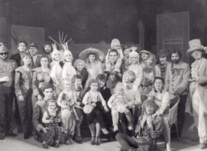 Po spektaklio „Aš vejuosi vasarą“ premjeros Klaipėdos dramos teatre. 1983 m. MLLM P21554