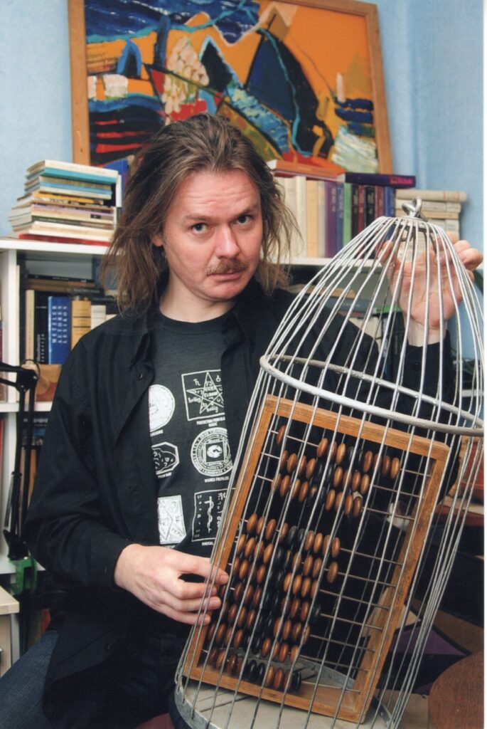 K. Navakas savo namuose Žaliakalnyje. Kaunas, 2005-11-06. Nuotr. Z. Baltrušio. MLLM P52898