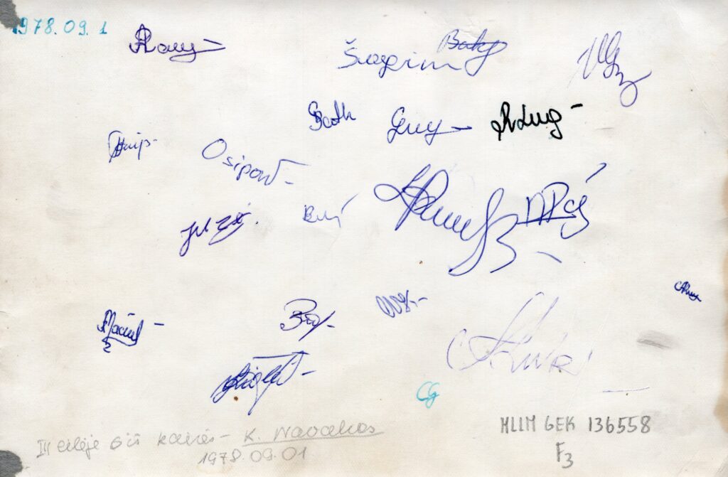 Nuotraukos reversas su K. Navako bendraklasių parašais. Kaunas, 1978-09-01. MLLM GEK 136558_r