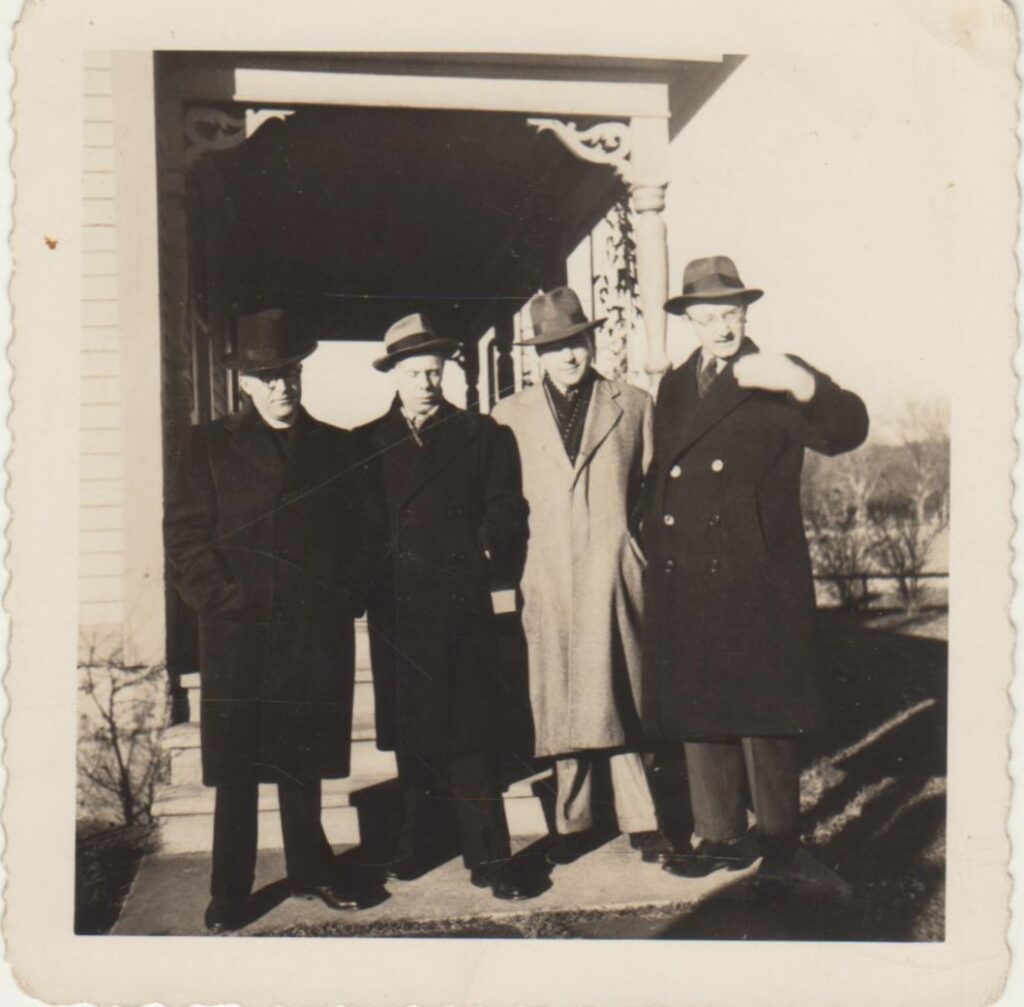 J. Aistis (2-as iš kairės) su S. Būdavu, K. Čibiru, A. Vaičiulaičiu. Putnamas, 1951 m. MLLM 52572