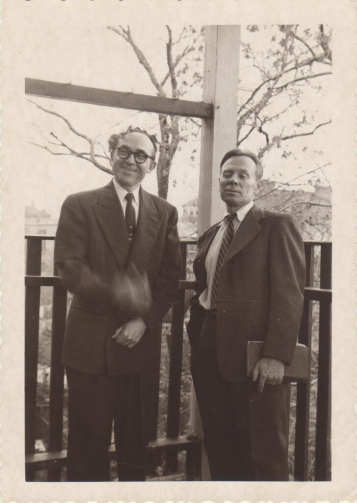 J. Aistis (dešinėje) ir B. Brazdžionis. Bostonas, 1954 m. MLLM 103634
