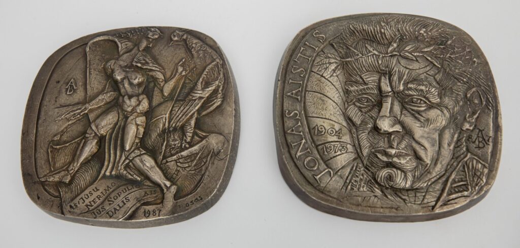 Dvipusis medalis. Poetas J. Aistis. 1987 m. Autorius Algirdas Bosas. Sidabruotas metalas. MLLM 31412
