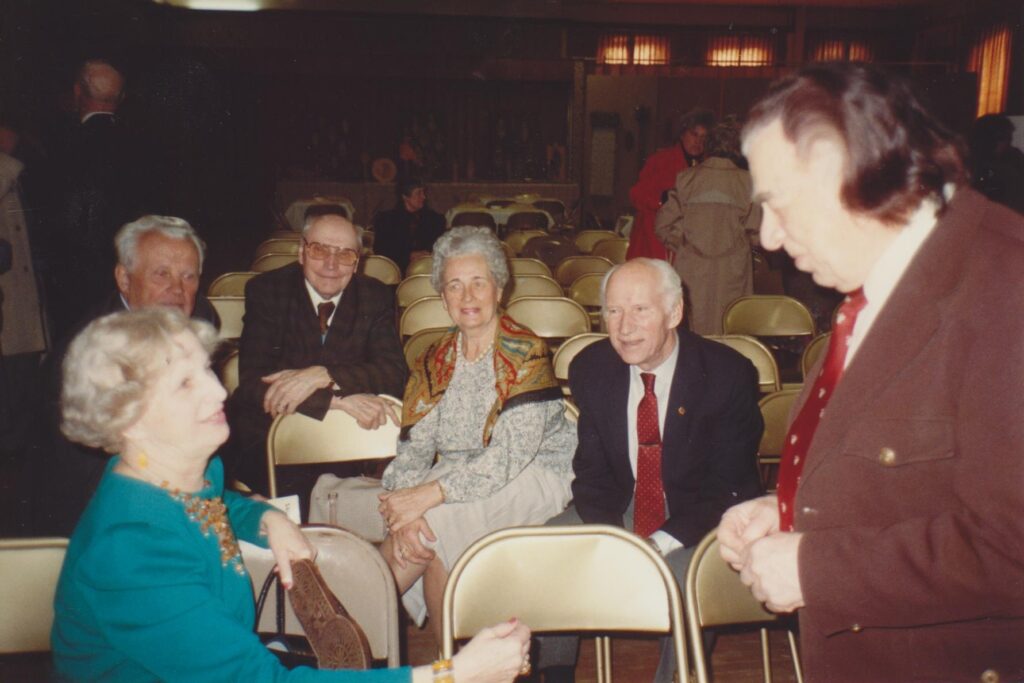 Pirma iš kairės N. Jankutė su rašytojais A. Gustaičiu, S. Santvaru. 1990 m. MLLM 81147