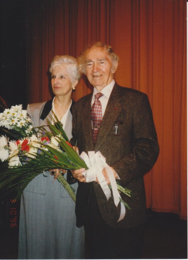 N. Jankutė su B. Brazdžioniu po renginio. 1996 m. MLLM 78617