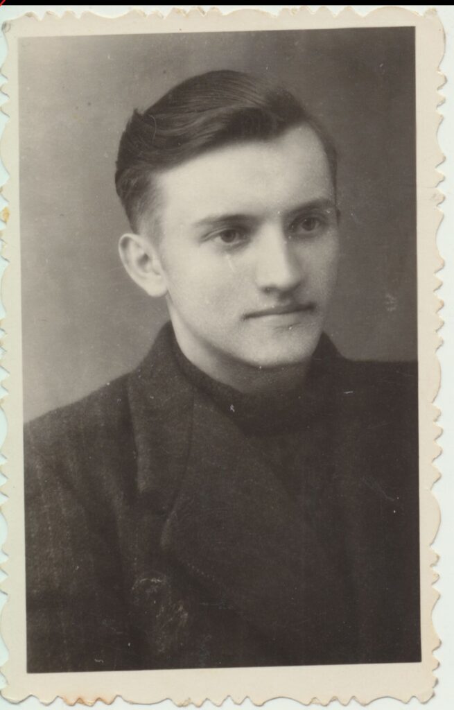 A. Dabulskis 11 klasėje, prieš suėmimą. Skaudvilė, 1951 m. MLLM GEK 139195