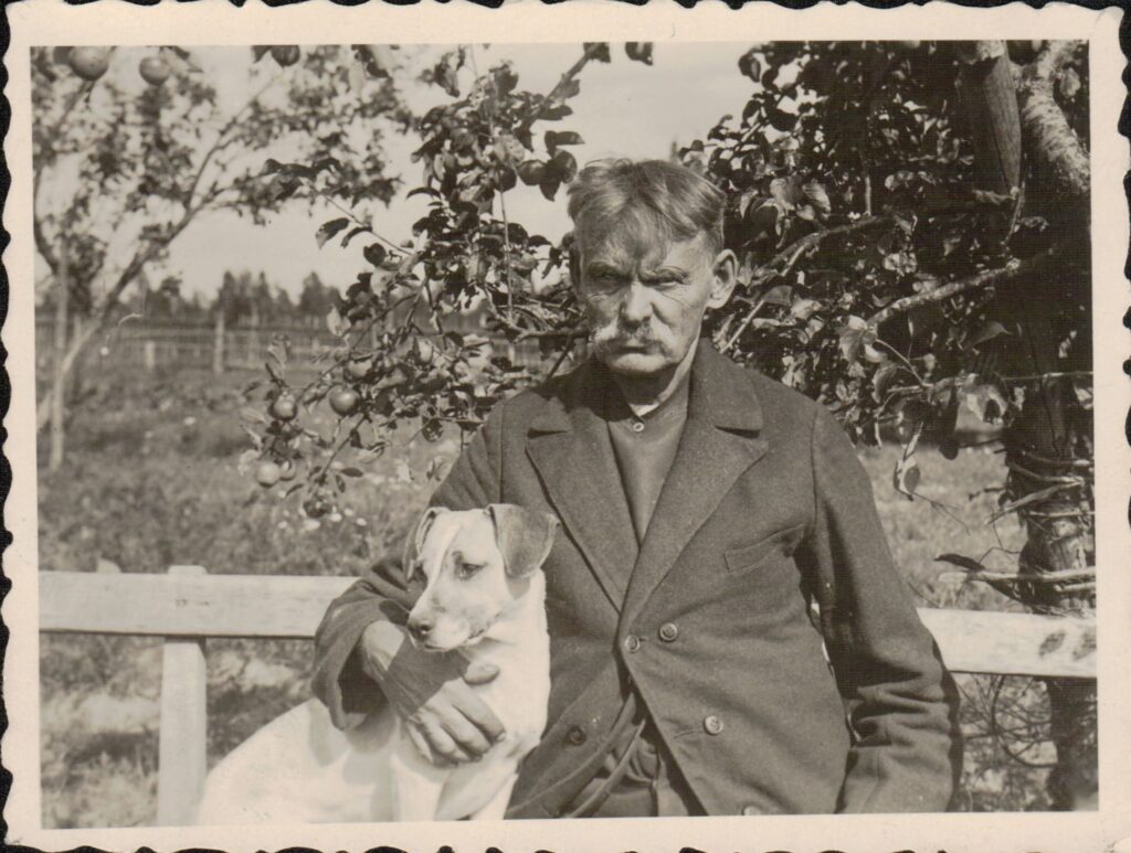 Tėvas Liudvikas Gricius. Egėliškės, apie 1930 m. MLLM 16367