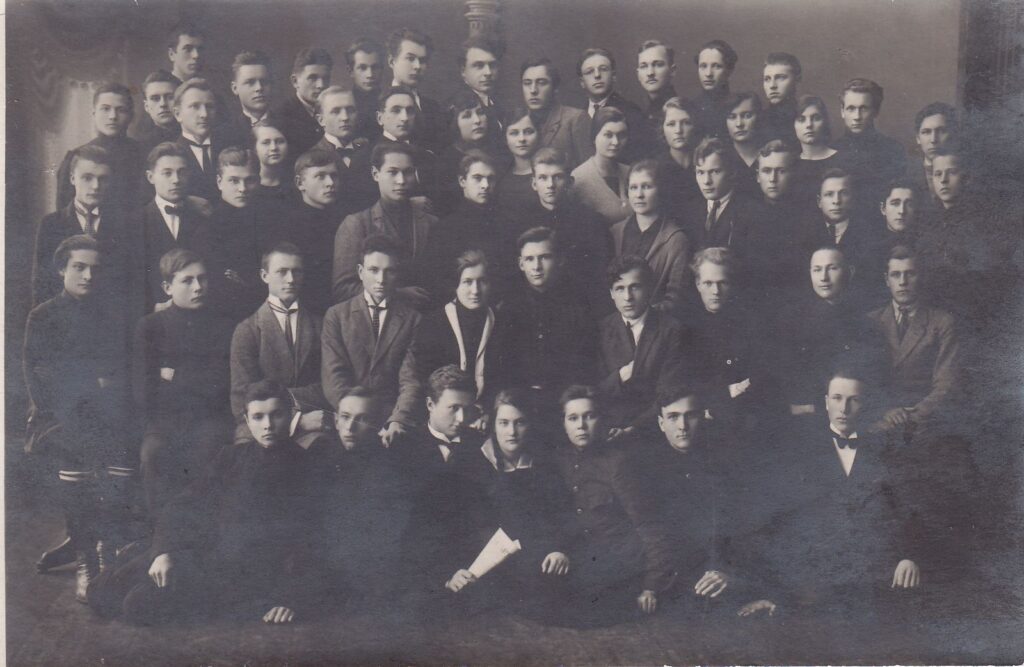 Studentai „aušrininkai“. Kaunas, 1925 m. K. Boruta (3 eil. 5-as iš deš.), Michalina Navikaitė-Meškauskienė (2 eil. 5-ta iš kair.) MLLM_24623