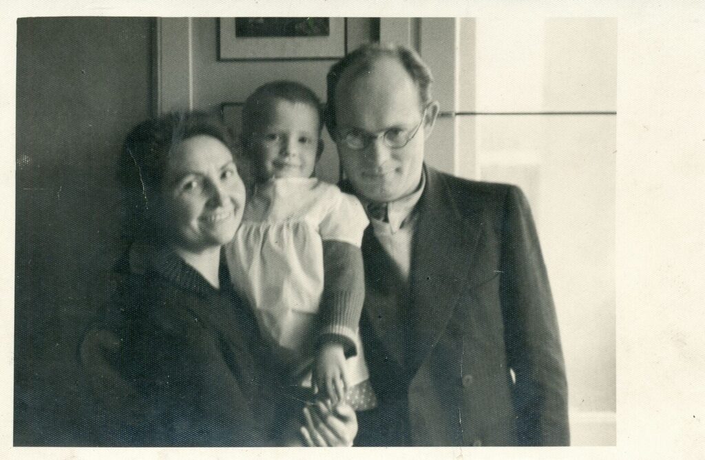 Žmona Ona Kazanskaitė-Borutienė, duktė Eglė ir Kazys Boruta. Kaunas, 1937 m. RMM_IK_38989