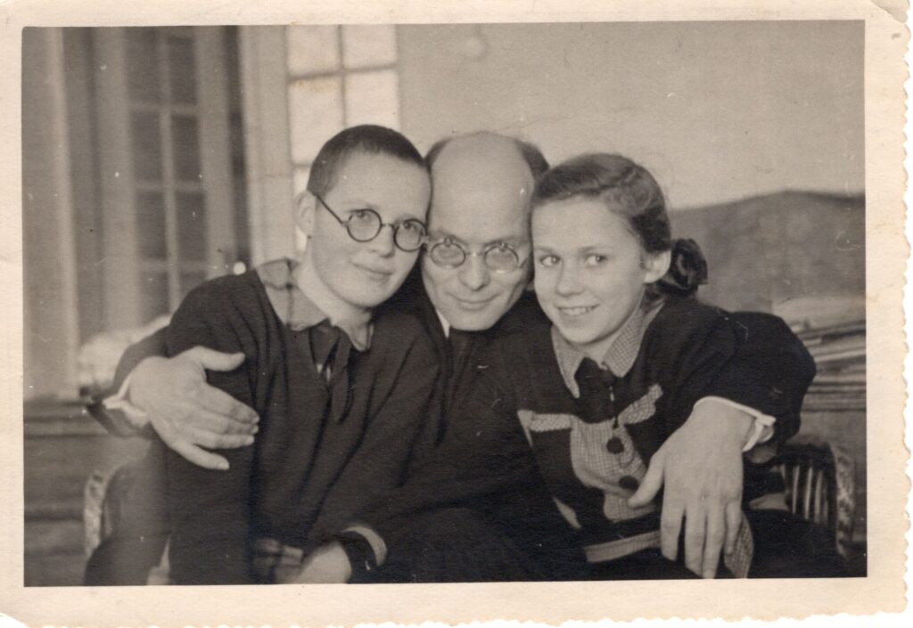 Eglė Borutaitė, Kazys Boruta, Marija Abraitytė. Vilnius, 1949 m. MLLM_75517