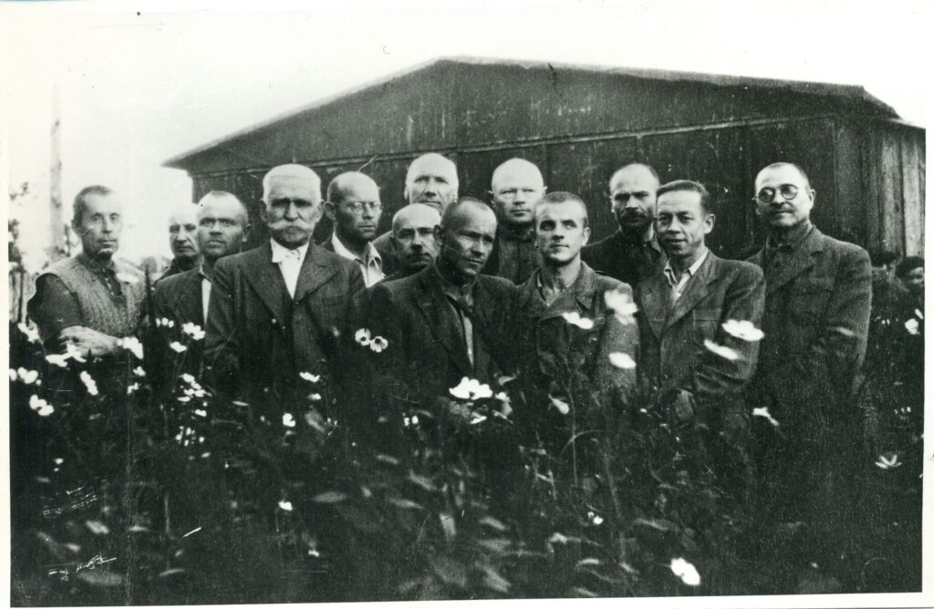 K. Boruta (5-as iš kair.) su kitais kaliniais Rasų kalėjime. Vilnius, 1949 m. RMM_IK_37752