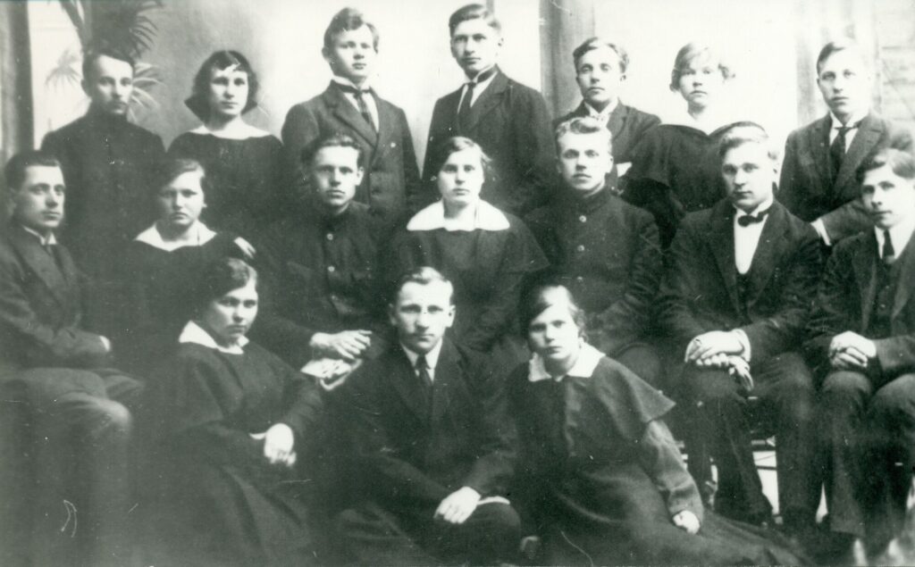 K. Boruta (viršuje 3-ias iš kair.) Marijampolės mokytojų seminarijoje, 1924 m. RMM_IK_27346