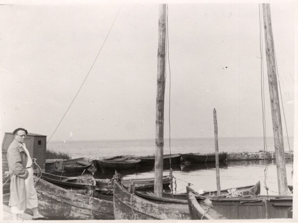 K. Boruta prie Kušių marių. Nida, apie 1955 m. Nuotr. E. Borutaitės-Makariūnienės. MLLM_26388