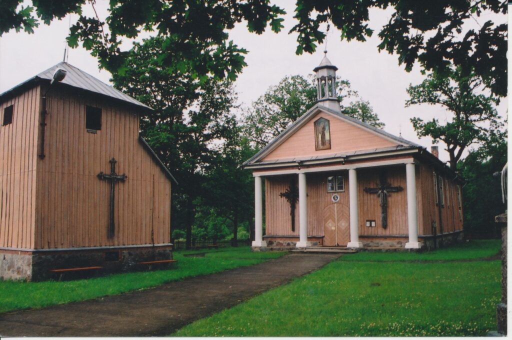 Stakių Šv. Antano Paduviečio bažnyčia, kurioje kunigavo 1906–1907 m. Vaižgantas. Fot. Zenonas Baltrušis, 2004 m. MLLM GEK 88450