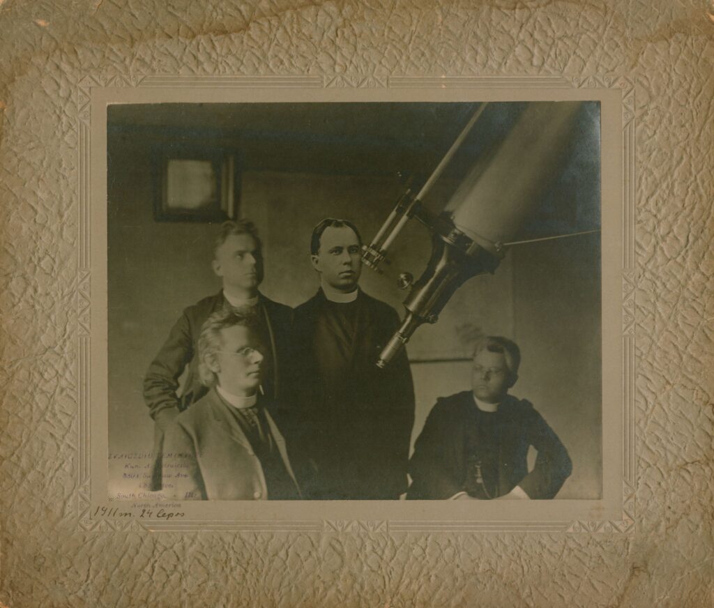 Juozas Tumas-Vaižgantas ir kiti observatorijoje, 1911 m. MLLM GEK 22767