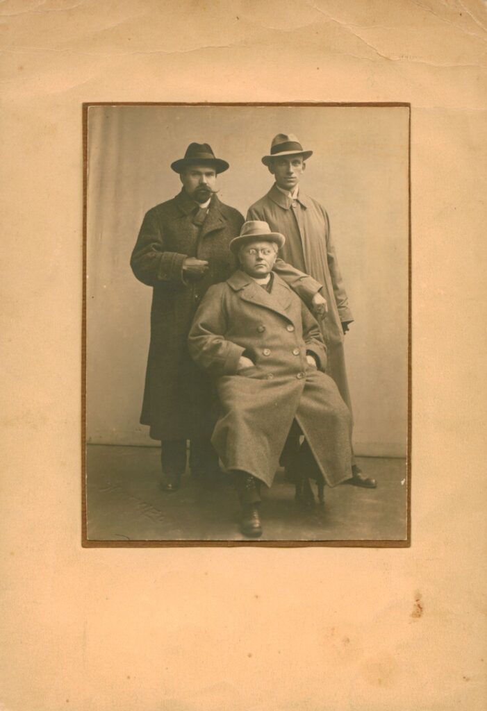 J. Tumas-Vaižgantas, M. Yčas, ir J. Savickis, Švedijoje, 1918 m. MLLM GEK 22766