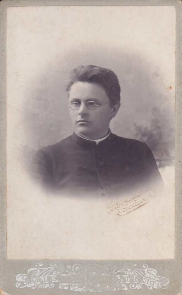 Juozas Tumas-Vaižgantas. ~1902 m. Fot. Mečislovas Puhačevskis. MLLM GEK 131210
