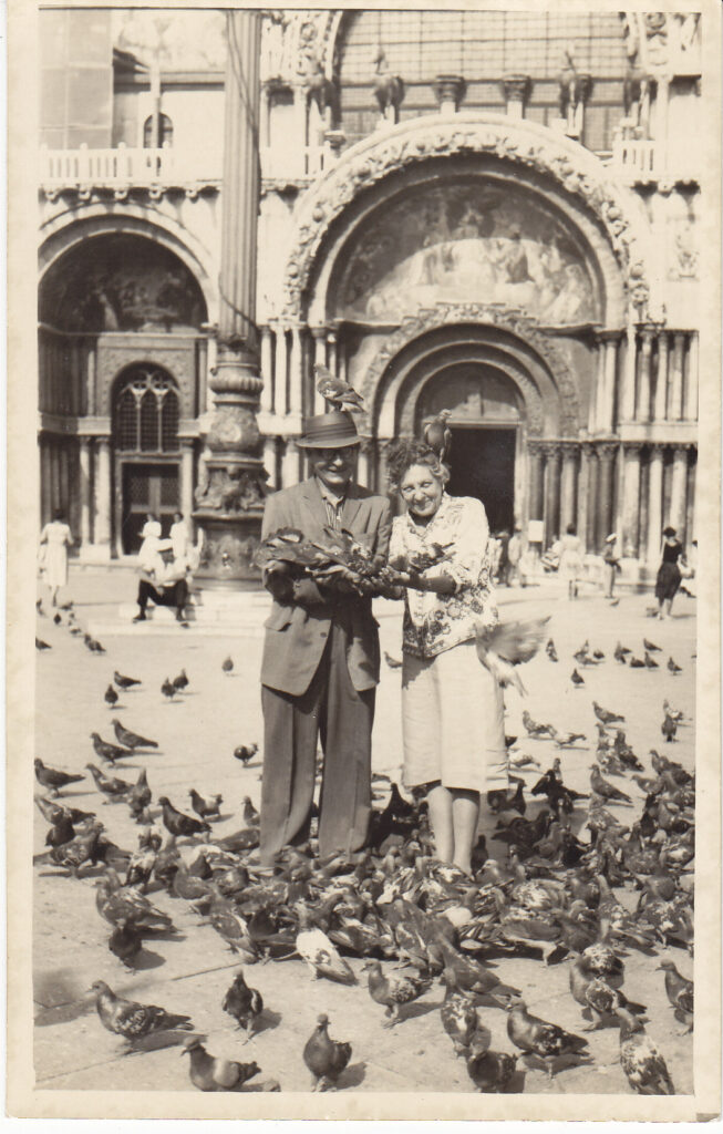 Henrikas ir Vera Radauskai Venecijoje. 1961-08-01. MLLM 148138