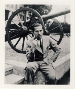 V. Sirijos Gira prie Vytauto Didžiojo karo muziejaus. Kaunas, 1937 m. RMM ĮK 16657