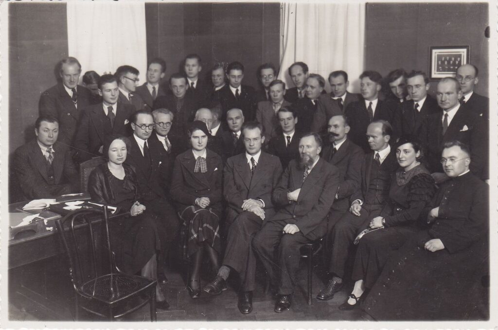 L. Dovydėnas stovi trečioje eilėje 14-tas iš kairės. Kaunas, 1935 m. MLLM 96647/64
