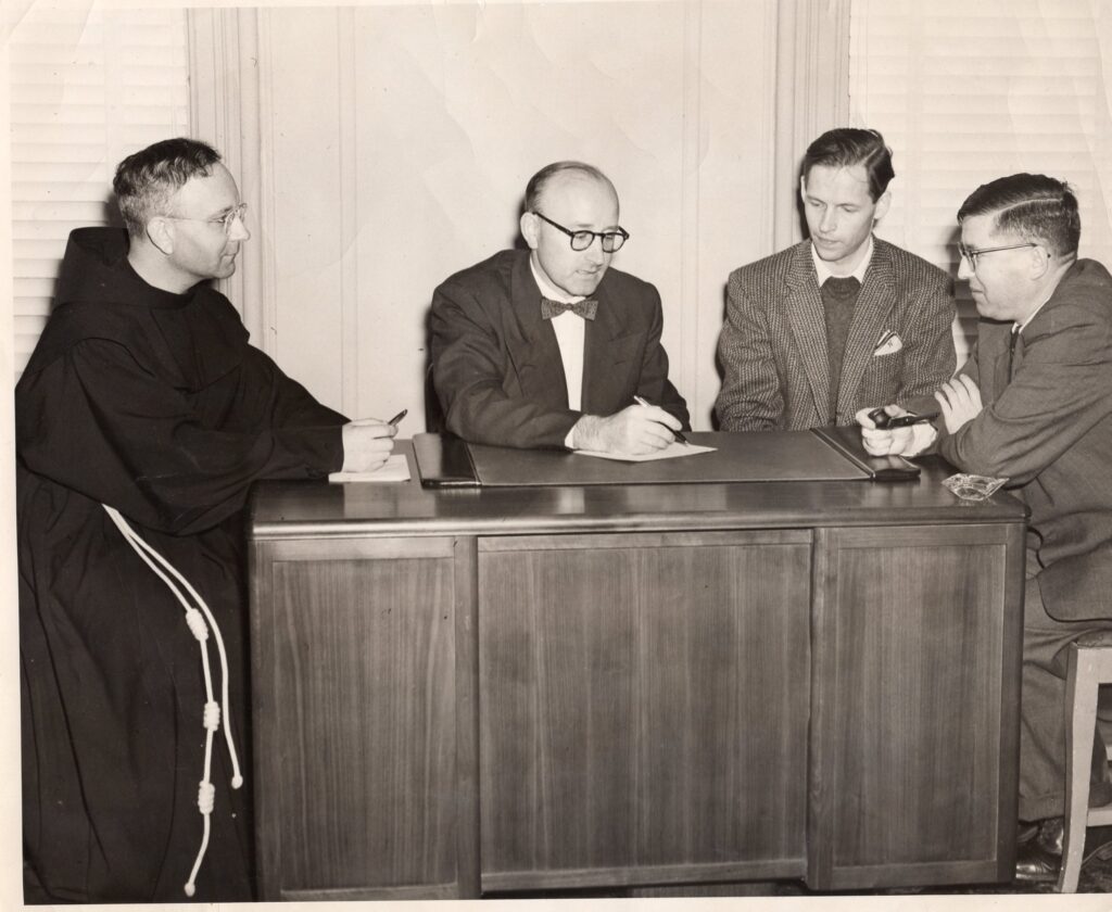 „Aidų“ posėdis. Iš kairės L. Andriekus, A. Vaičiulaitis, A. Nyka-Niliūnas ir J. Girnius. 1957 m. GEK 75820