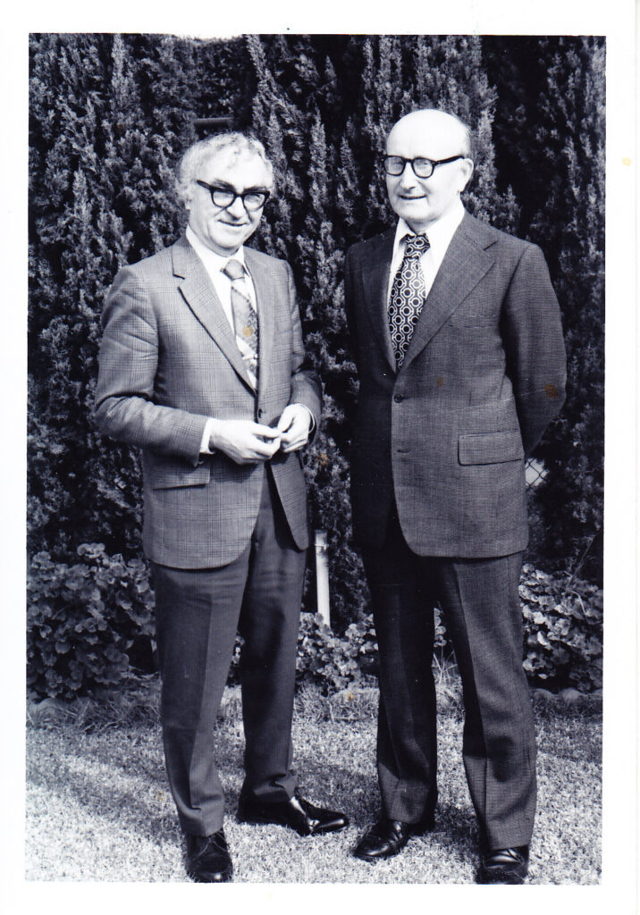 Su artimu bičiuliu B. Brazdžioniu. GEK 48914