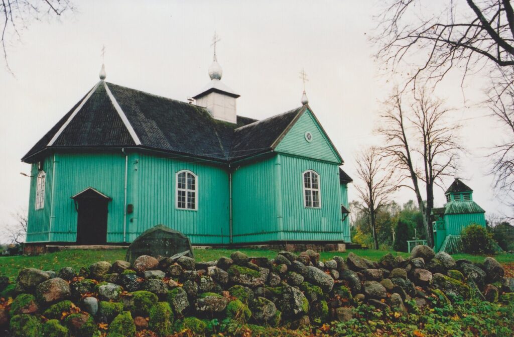 Kalnalio (Kretingos r.) bažnyčia, kurioje 1801 m. buvo krikštytas Motiejus Valančius. Foto Z. Baltrušio. 2001 m. MLLM 71343
