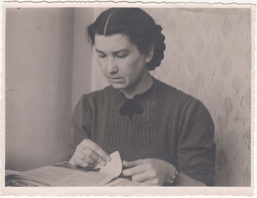 V. Žilinskaitė „Jaunimo gretų“ redakcijoje. Vilnius, 1957 m. Nežinomas fotografas. MLLM F1 19046