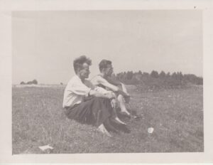 A. Baltrūnas (pirmas iš dešinės) su tetėnu Povilu Raiže. Rudikai. 1962 m. MLLM 117050