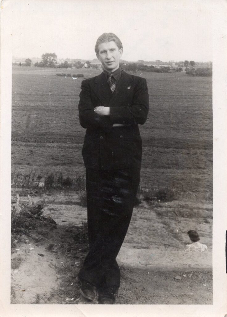 V. Būtėnas. Stade, 1947-10-12 MLLM 122235