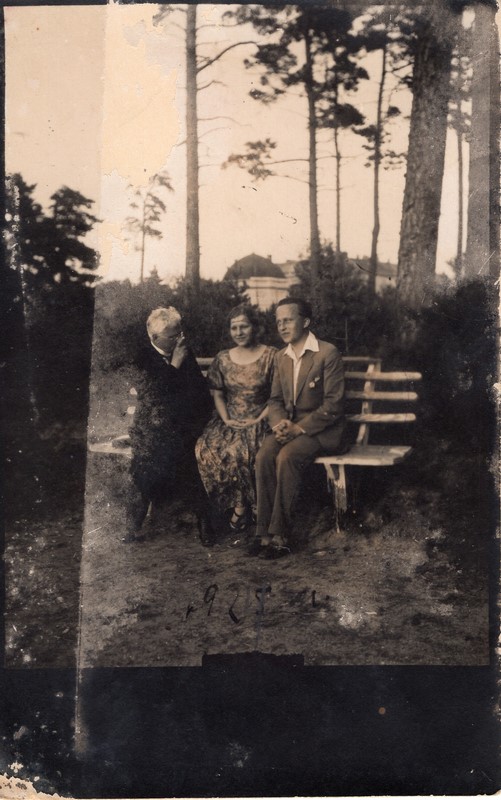 Vaižgantas su Vince Jonuškaite ir Dovu Zauniu. 1924 m. MLLM 131212