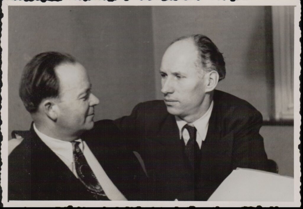 J. Jankus (kairėje) ir S. Santvaras Vokietijoje apie 1948 m. MLLM 66895 / F3 13828