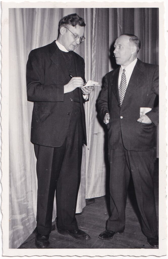 Iš kairės kun. J. Prunskis ir J. Gliauda. JAV, apie 1960 m. MLLM 54387