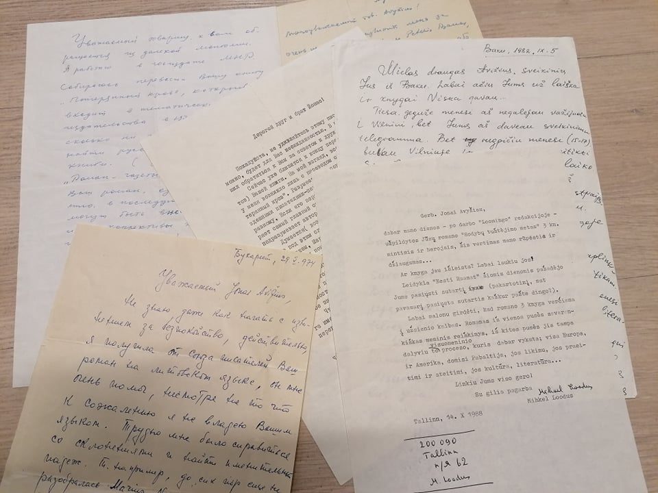 Fonde saugome daug J. Avyžiui rašytų vertėjų laiškų. Iš Mongolijos, Azerbaidžano, Rumunijos ir kt. MLLM 100505; MLLM 96535; MLLM 100511; MLLM 100510; MLLM 100508; MLLM 100507