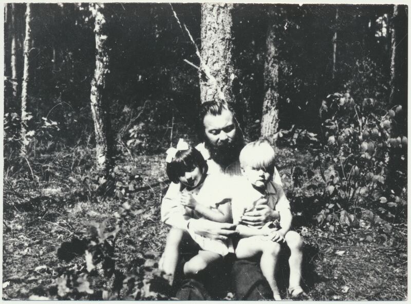 J. Grušas su dukra Algimanta Marija ir sūnumi Vytautu. Alytus, 1939 m. Fotografas nežinomas. JGM 2674