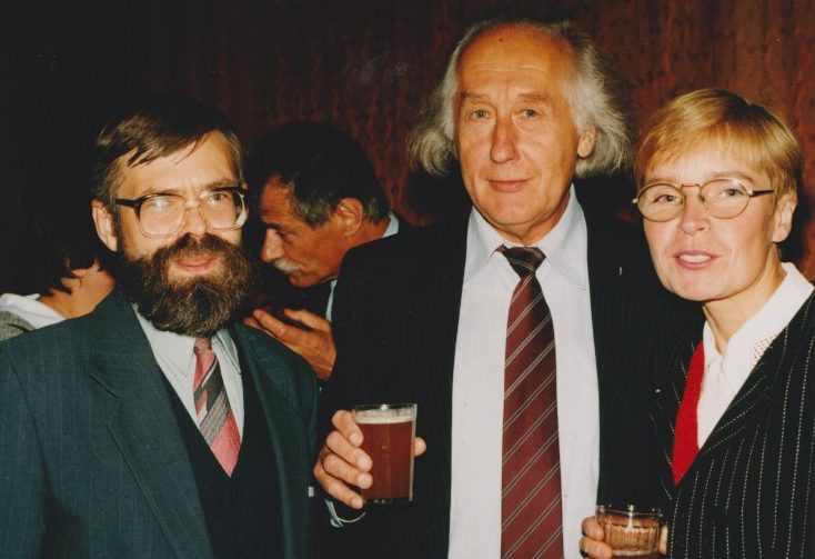 Iš kairės pirmas V. Braziūnas, antras M. Karčiauskas, trečias H. A. Čigriejus, ketvirta A. Braziūnienė. Pasvalys, 1997-09-19. MLLM 127791