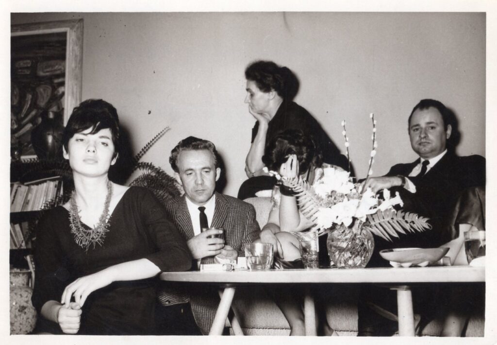 A. Mackus (dešinėje) su žmona ir mama. Cicero, apie 1950 m. MLLM 95290