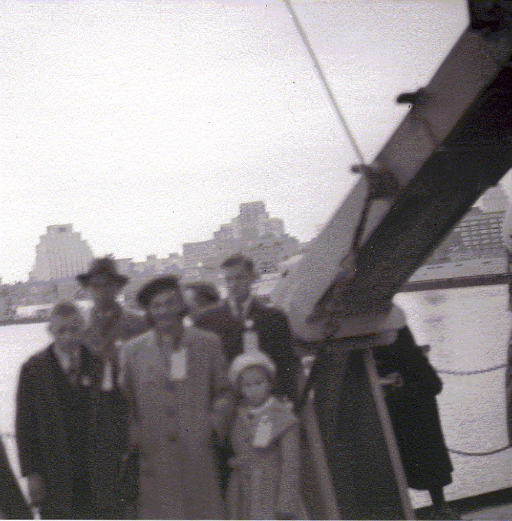 1949 m. gegužės 15 d., sekmadienį, laivu „Eltinge“ Brazdžionių šeima atplaukė į Bostono uostą