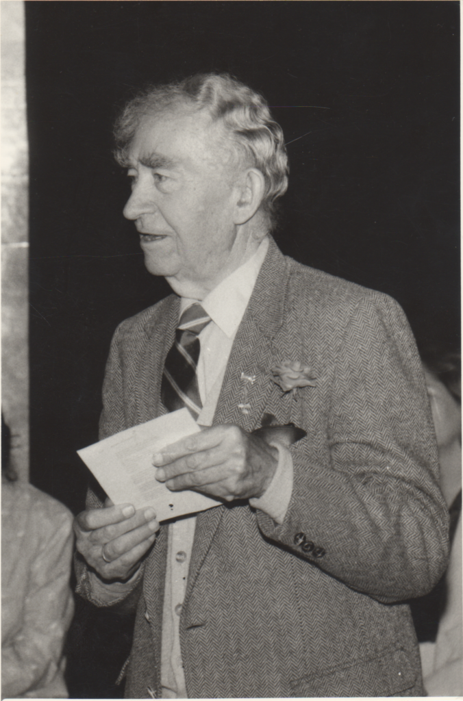 Bernardas Brazdžionis Kudirkos Naumiestyje. 1991 m.