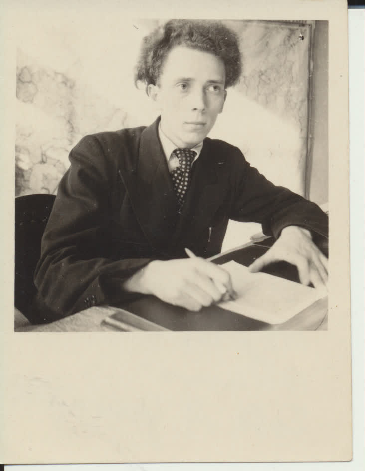 Nuo jaunystės V. Reimerį buvo galima atpažinti iš tolo. Jo vešli šukuosena išskirdavo jį iš kitų. Apie 1947 m.